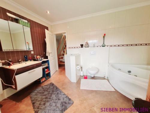 Eckwanne mit Whirlpool